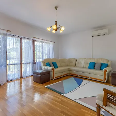 Maria 1 With Shared Pool Buzet