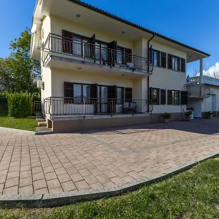 Maria 1 With Shared Pool Buzet